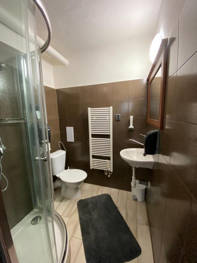 Hotel Houstka บรานดิส นาด ลาเบ็ม สตารา โบเลสลาฟ ภายนอก รูปภาพ