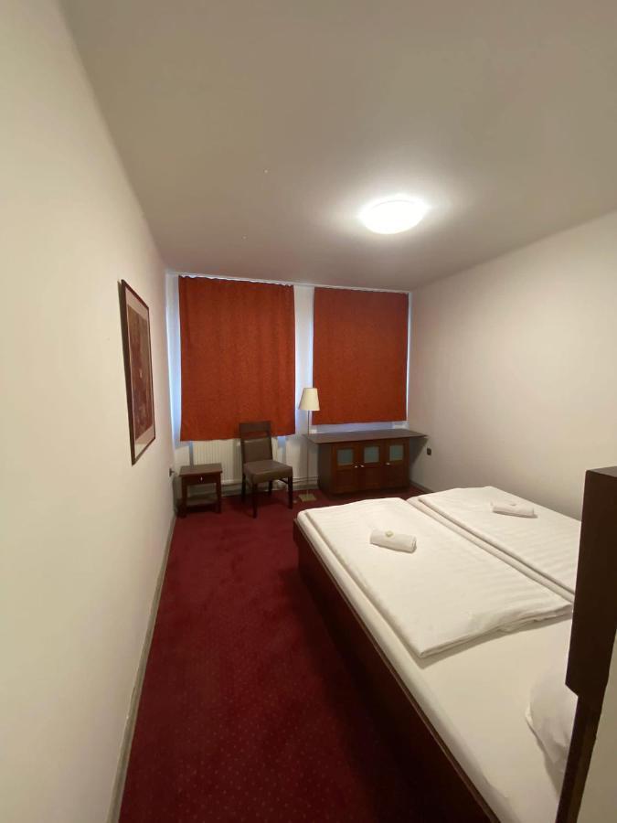 Hotel Houstka บรานดิส นาด ลาเบ็ม สตารา โบเลสลาฟ ภายนอก รูปภาพ