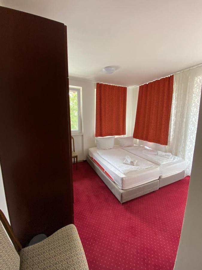 Hotel Houstka บรานดิส นาด ลาเบ็ม สตารา โบเลสลาฟ ภายนอก รูปภาพ